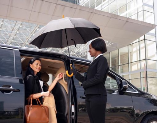 Executive limo service offers elegant transportation solutions for high-profile social gatherings.