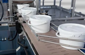 How a Pail Denester Supports Faster Filling Operations
