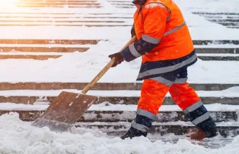In-House Crew or Contractor: Snow Removal Anchorage Businesses Should Compare