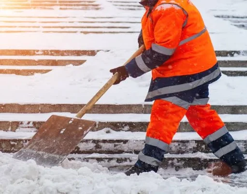 In-House Crew or Contractor: Snow Removal Anchorage Businesses Should Compare